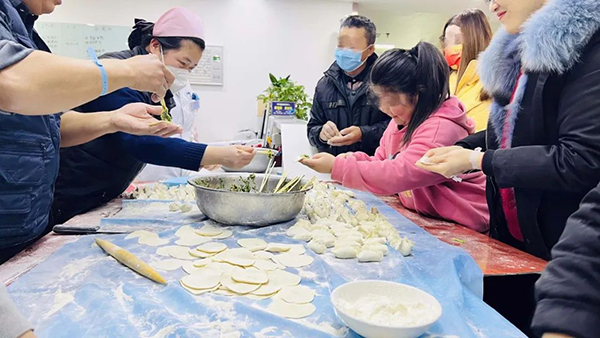 【欢度除夕】医患包饺子，情暖大年夜！