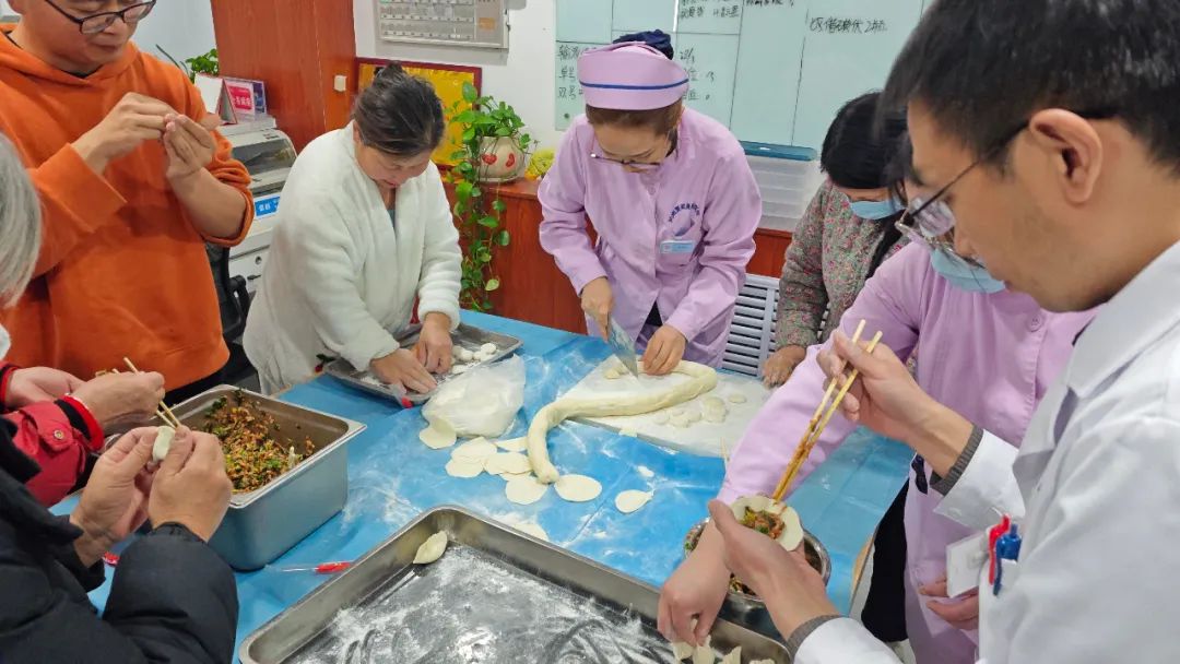 【今日除夕】包饺子，迎新年，医患情暖共度佳节！