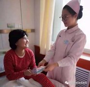 贴心！护士郭利谦利用下班时间为新疆小患者买来折纸练习