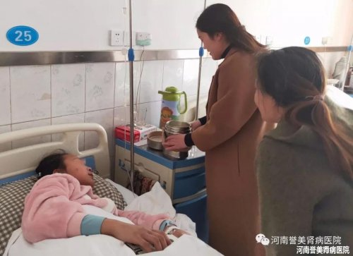 医患情 二病区护士长刘晓艳特地在家做好爱心午餐送到患者手里